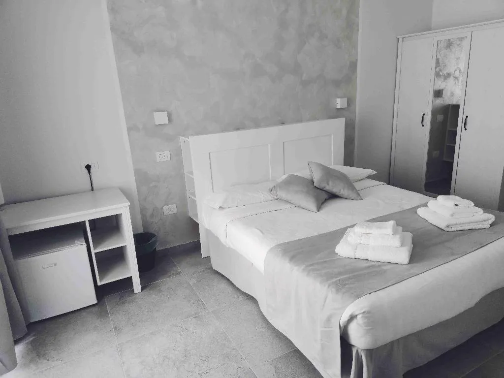 Room, I Borbone, Naples