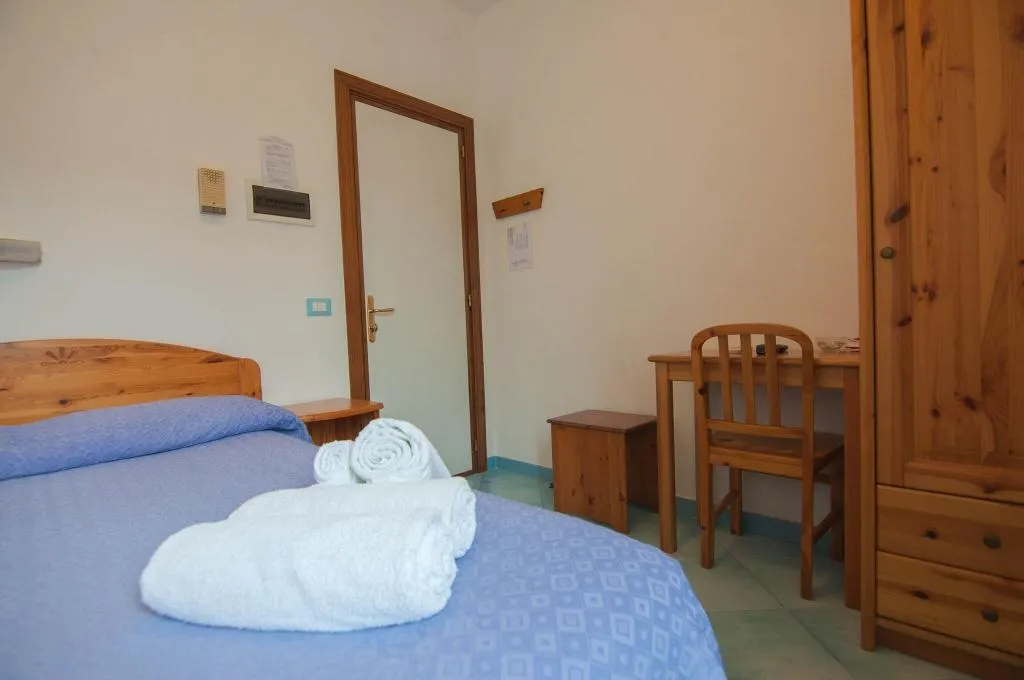 Room, Albergo Macrì, Naples