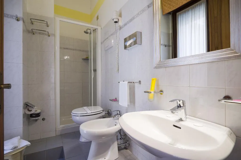 SINGLE STANDARD Room, Carrobbio, Milan