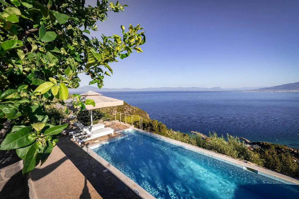 VILLA WITH PRIVATE POOL Room, Searocks Exclusive Village, Kalamata