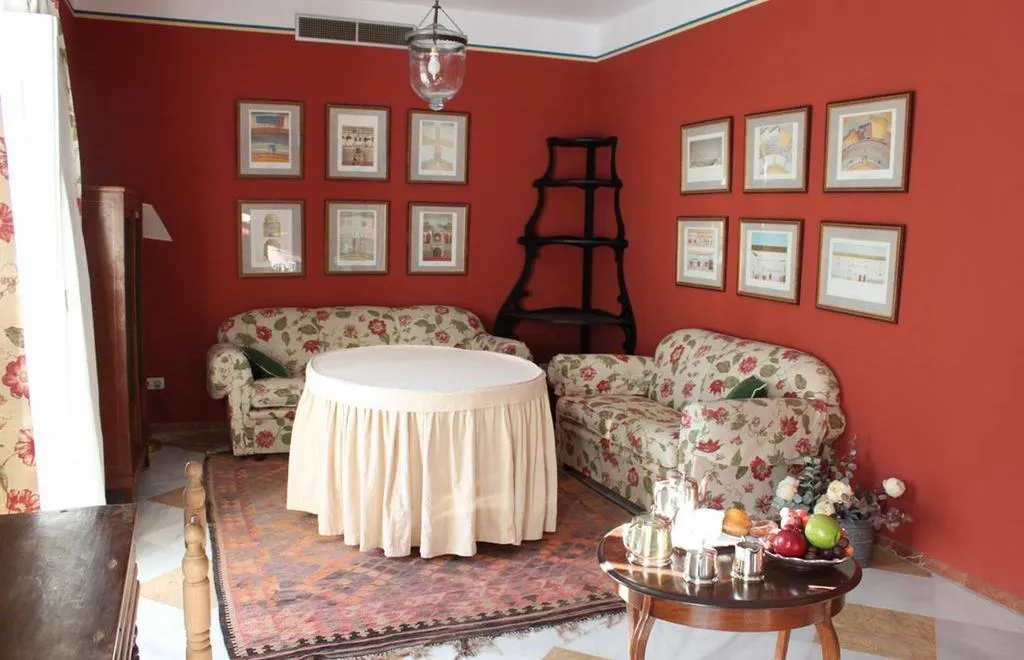 Room, Life Select San Bernardo, Seville