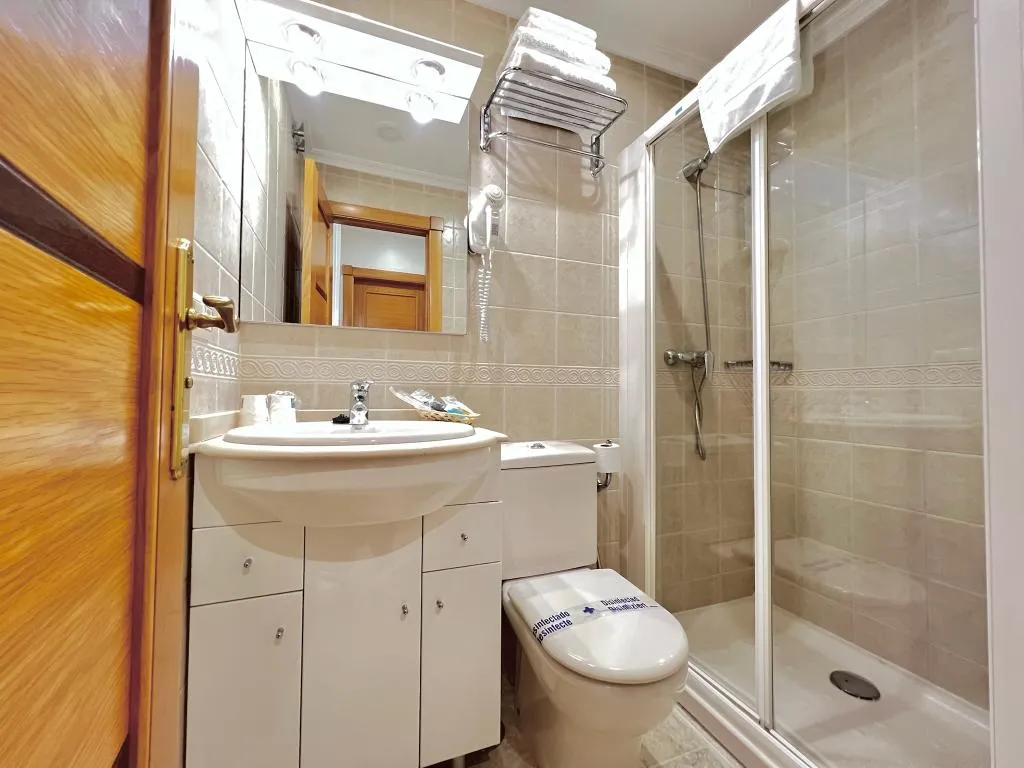 APARTMENT TWO BEDROOMS WITH TERRACE Room, Mediterraneo Real, Costa Del Sol
