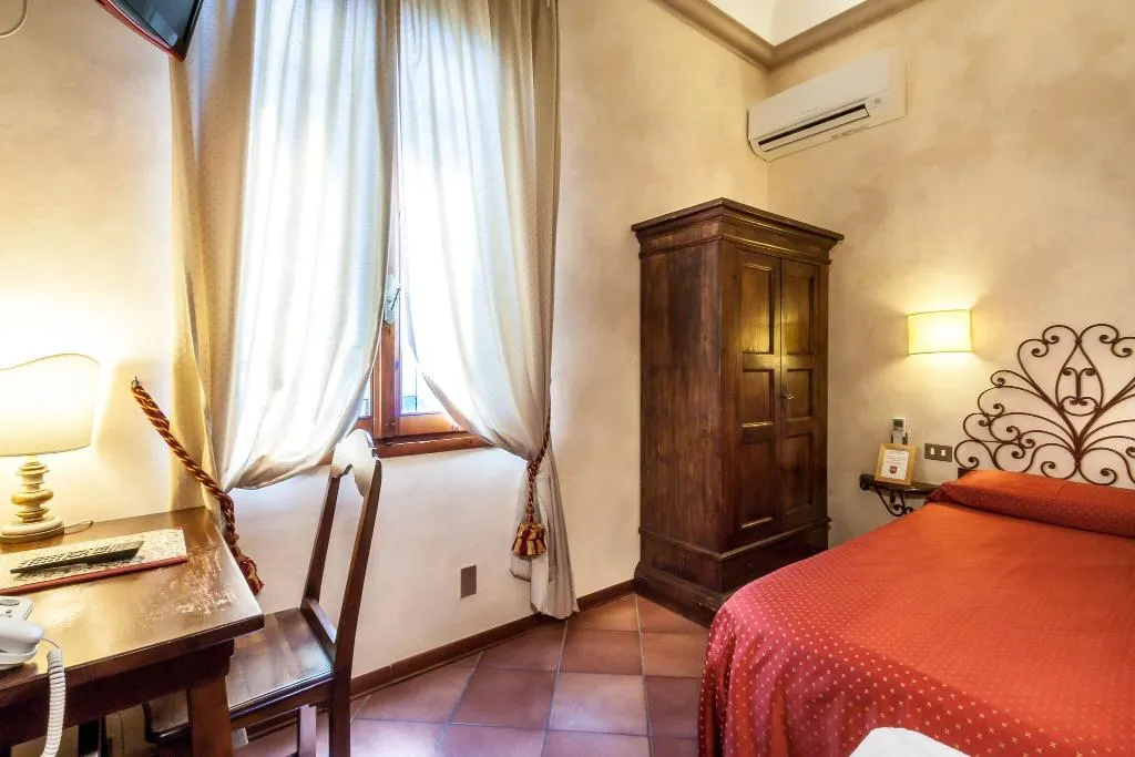 TRIPLE STANDARD Room, Mario's, Florence