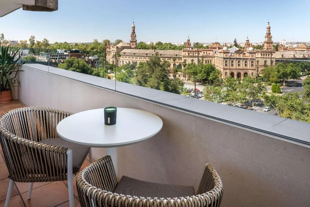 JUNIOR SUITE STANDARD Room, The Level At Meliá Sevilla, Seville