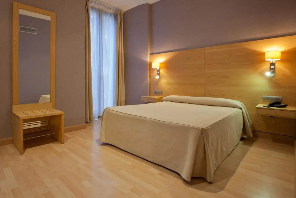 Double or Twin STANDARD Room, Hotel Sant Agusti, Barcelona