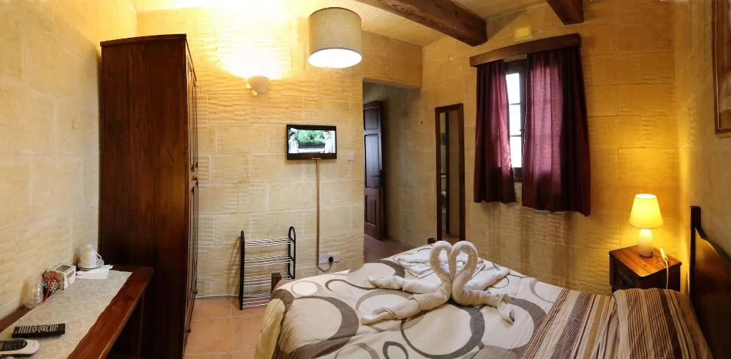 Room, Grotto's Paradise B&B, Gozo
