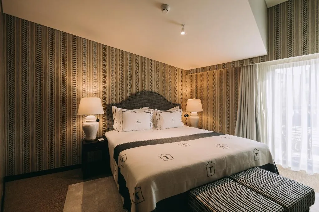 APARTMENT TWO BEDROOMS Room, Torel Palace Porto, Porto