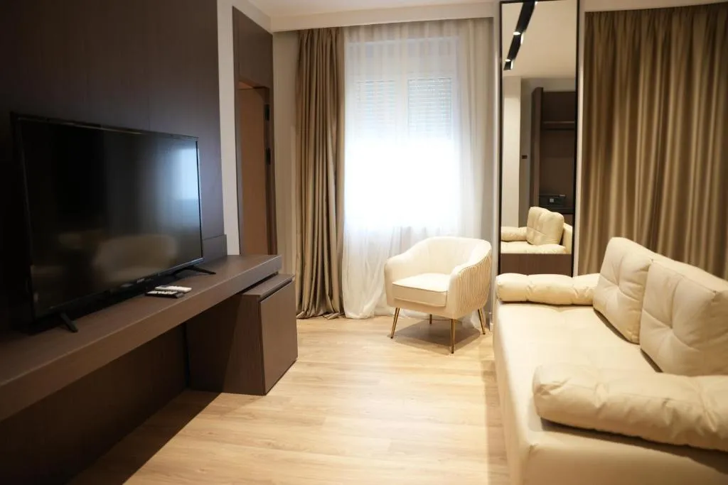 JUNIOR SUITE DELUXE QUEEN BED Room, Aquila "d", Durres
