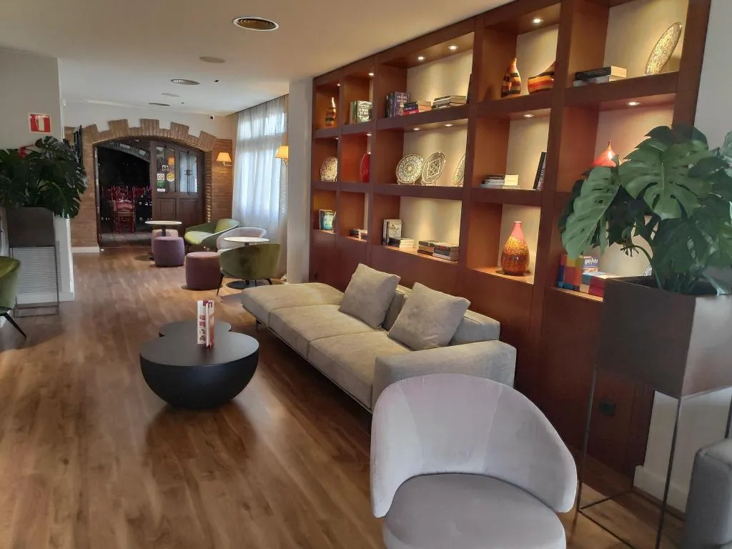 Lobby, ibis Styles Figueres Ronda, Costa Brava