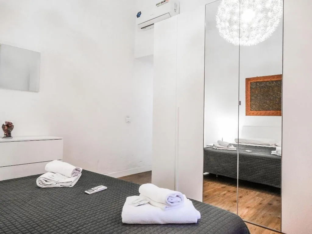 Room, Magic Door Rome, Naples