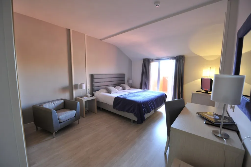 Double or Twin STANDARD Room, Puerta De Segovia, Madrid