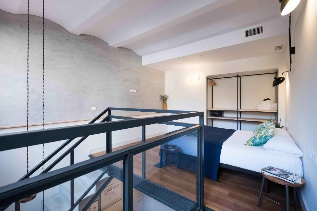 Room, Magatzem 128, Barcelona