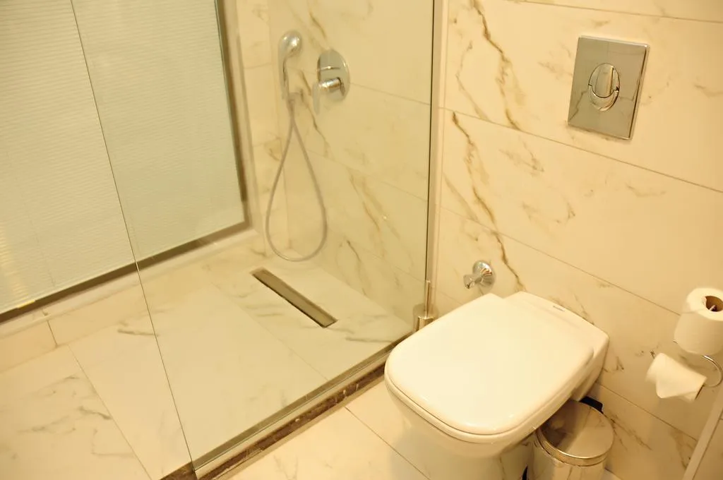 Room, Orfeus  Queen, Antalya