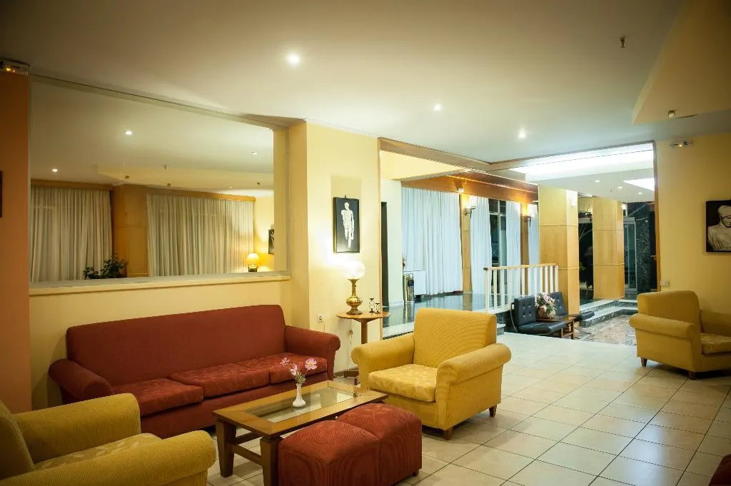Lobby, Neda, Kalamata