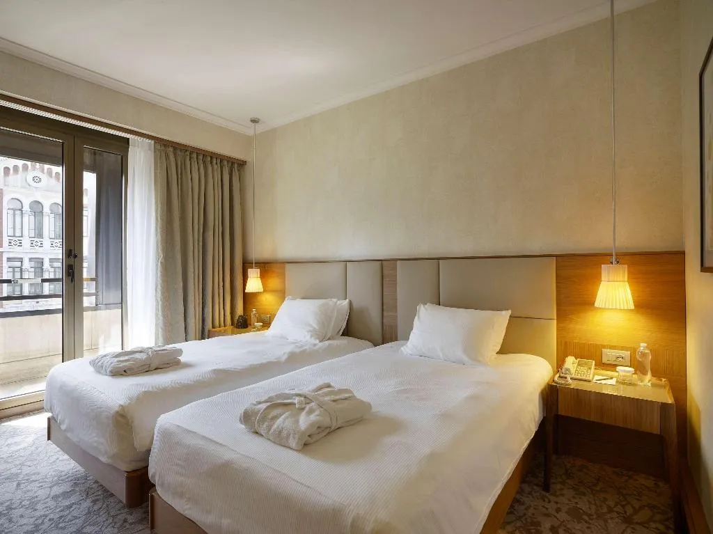 TWIN DELUXE GUEST ROOM Room, Hilton Milan, Milan