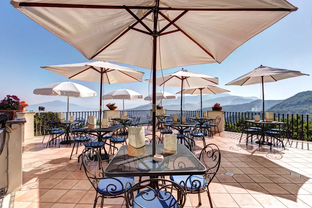 Bar, Villa Romita, Naples