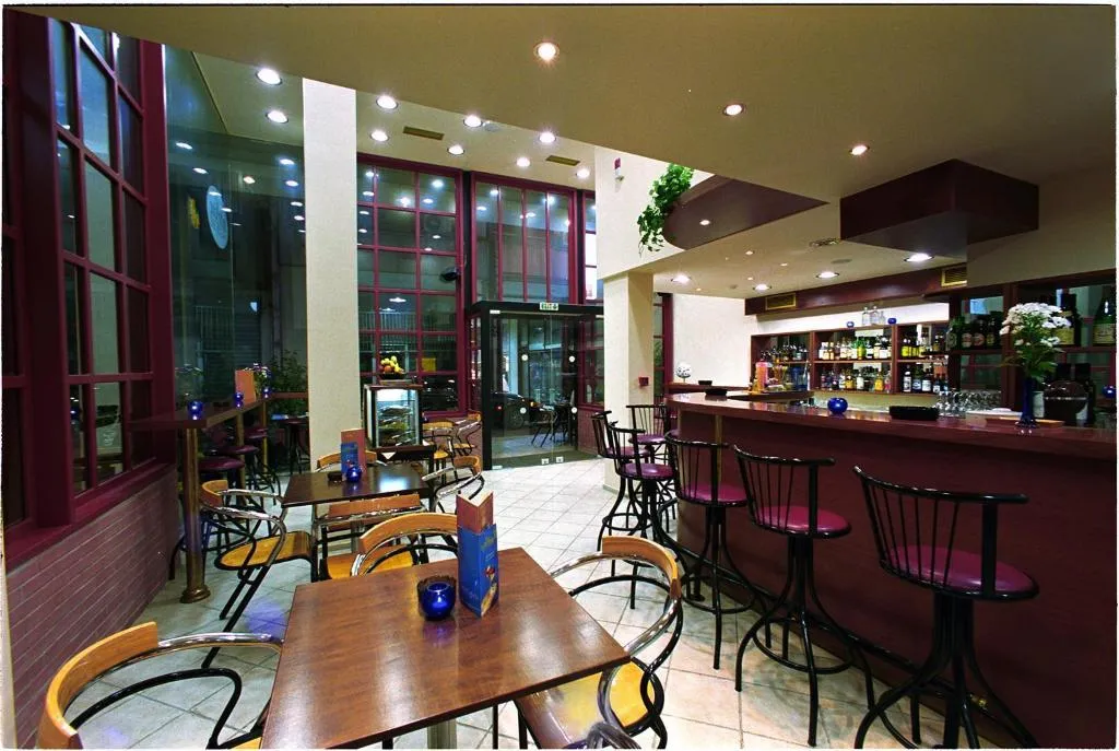 Restaurant, Athens Cypria, Athens