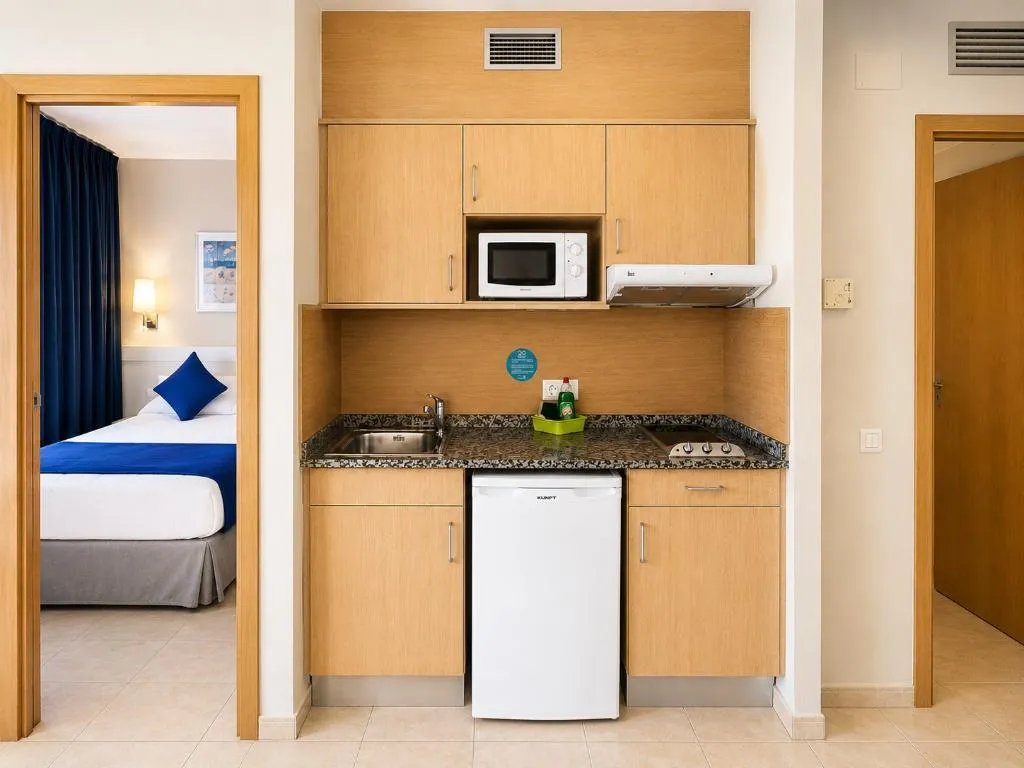 APARTMENT POOL VIEW ONE BEDROOM Room, SunClub Salou, Costa Dorada