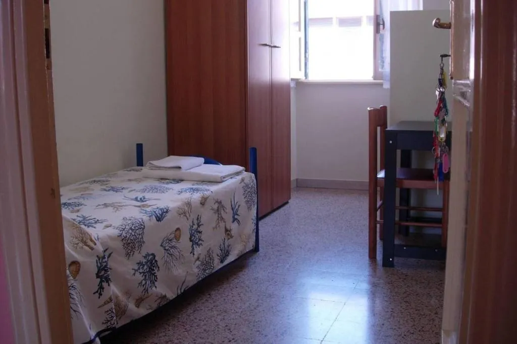 Room, Foresteria Roma, Naples