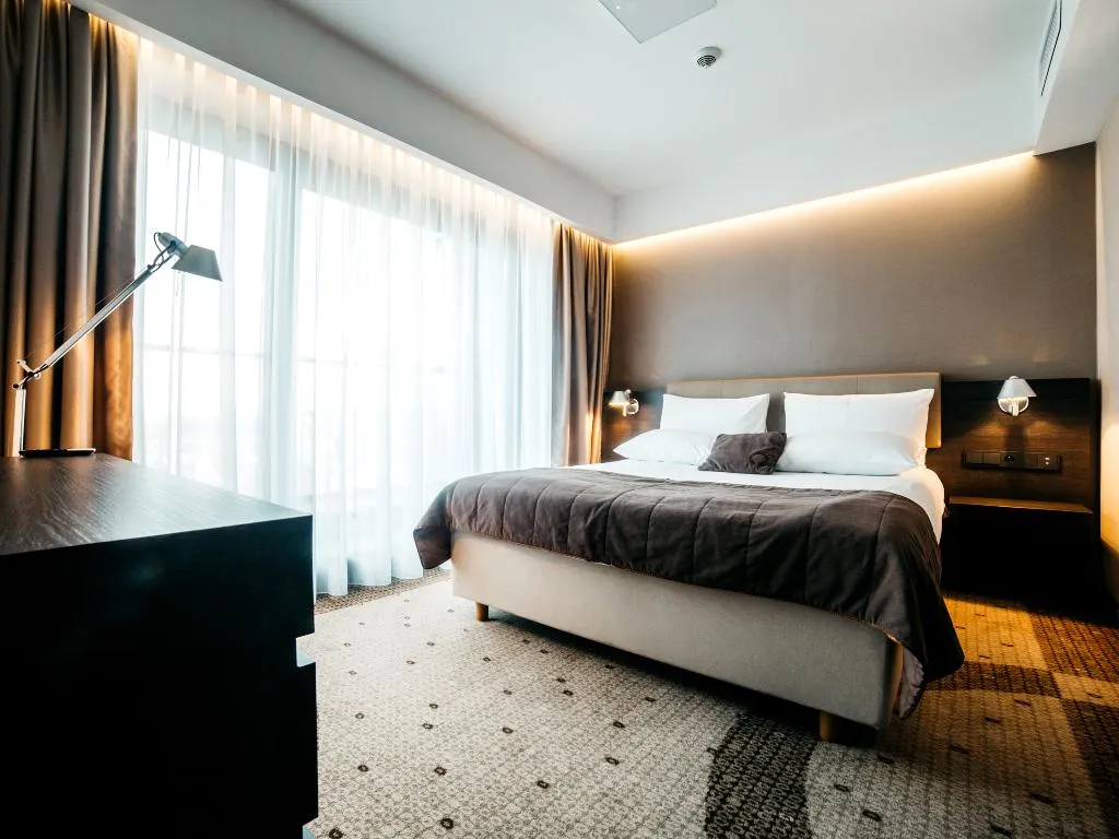 Room, Q Hotel Plus Kraków, Krakow