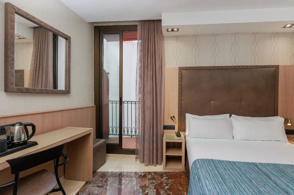DOUBLE STANDARD Room, Hotel Gotico, Barcelona