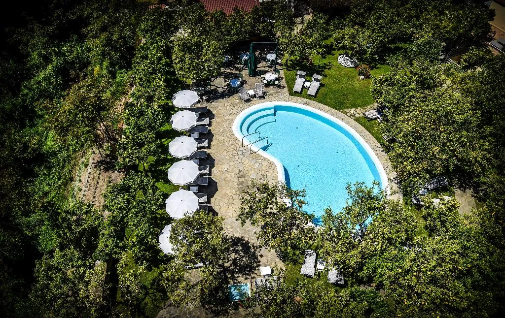 Pool, Antiche Mura, Naples