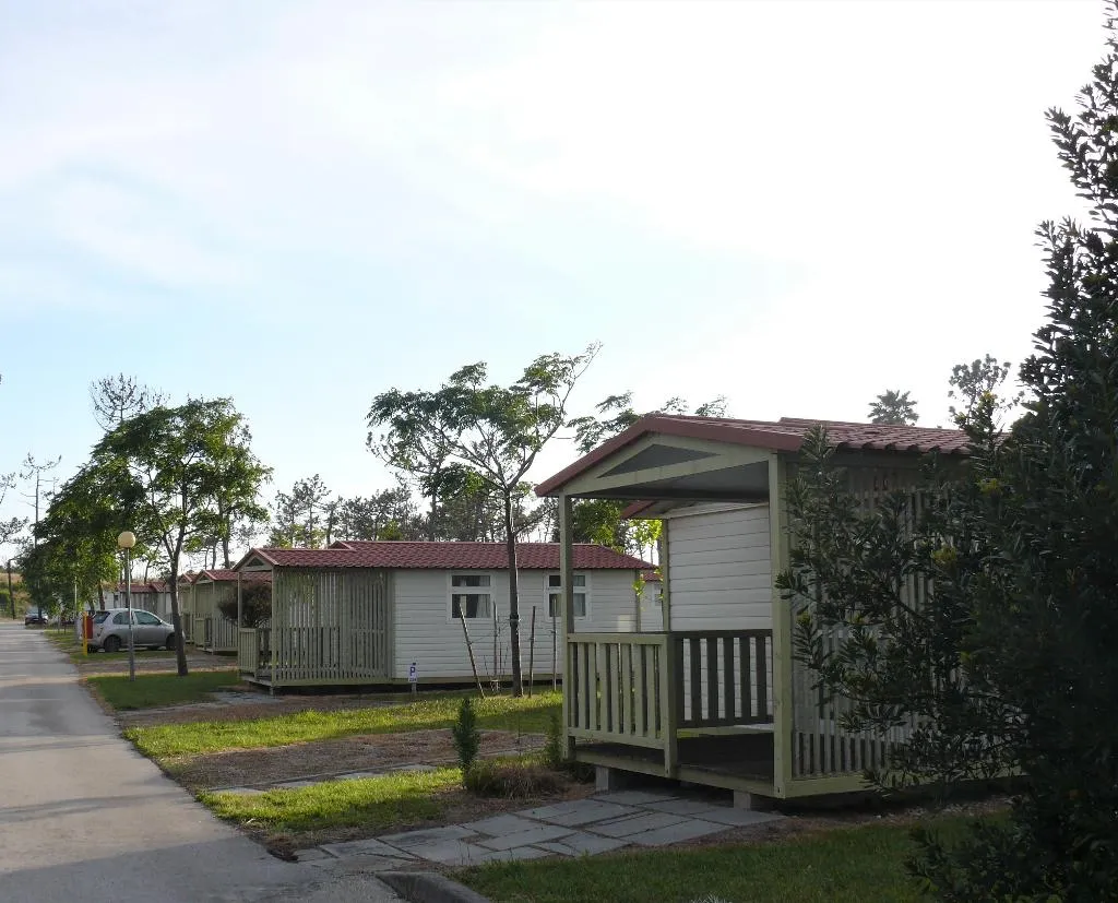 BUNGALOW CAPACITY 5 Room, Orbitur Gala, Porto