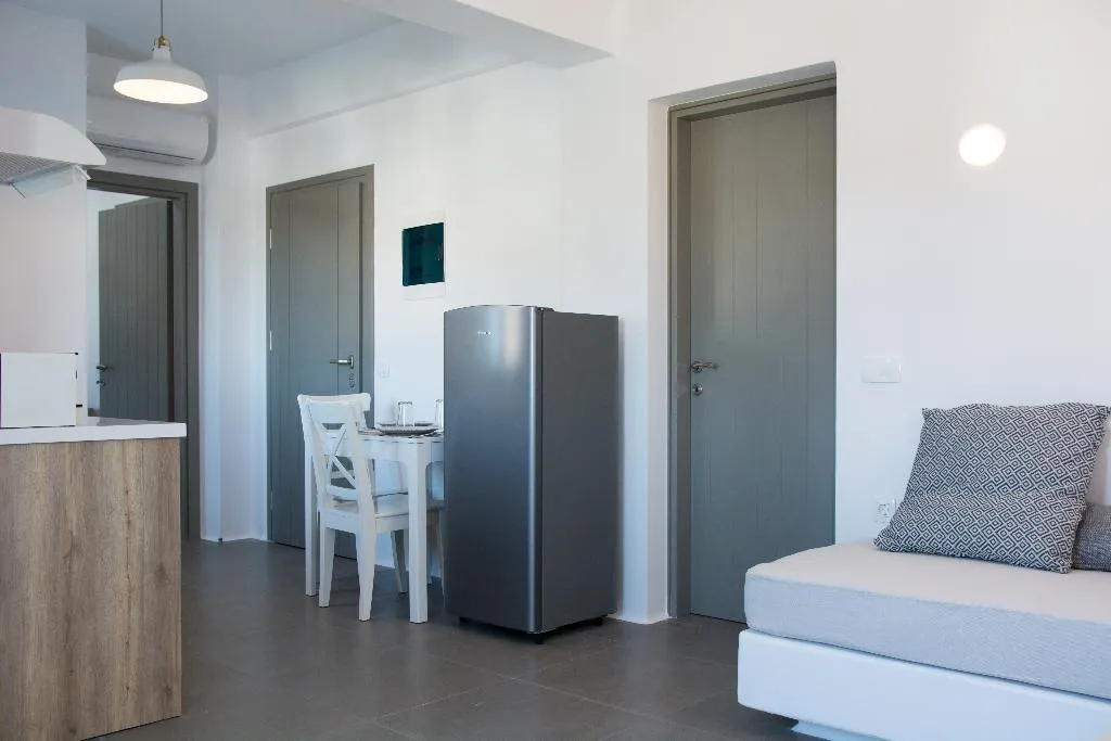 SUITE WITH BALCONY WITH VIEWS Room, Amphitrite Suites Santorini, Santorini