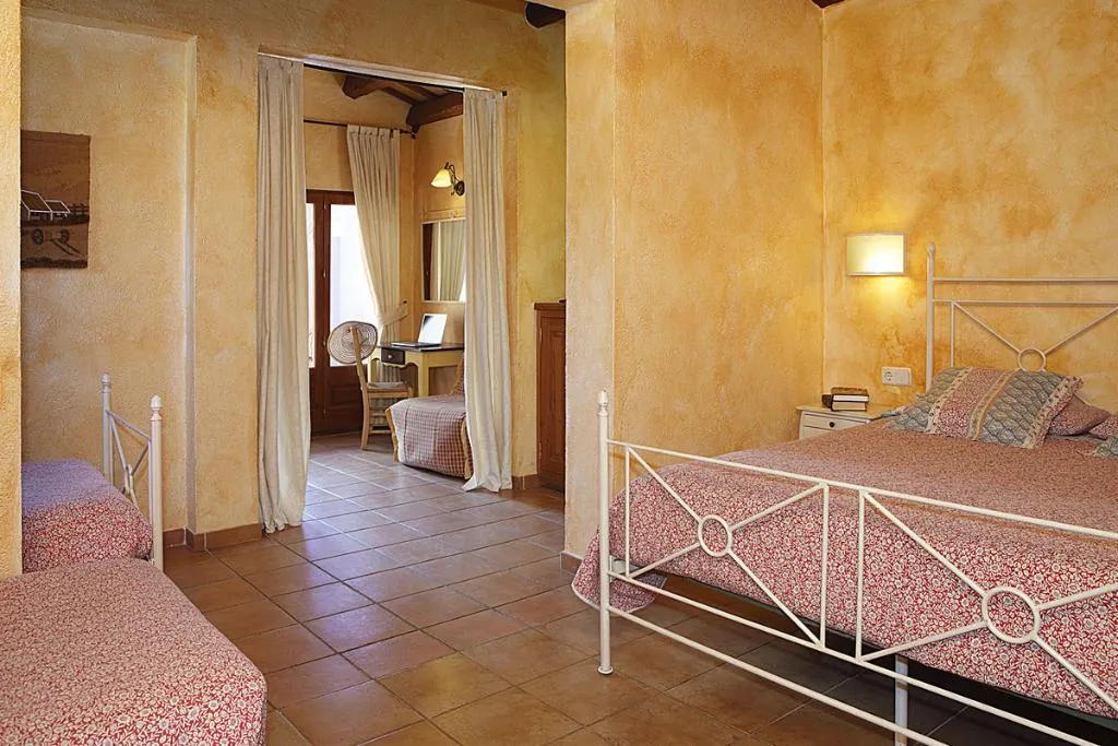 FAMILY ROOM CAPACITY 4 Room, Logis Hotel El Moli de Siurana, Costa Brava
