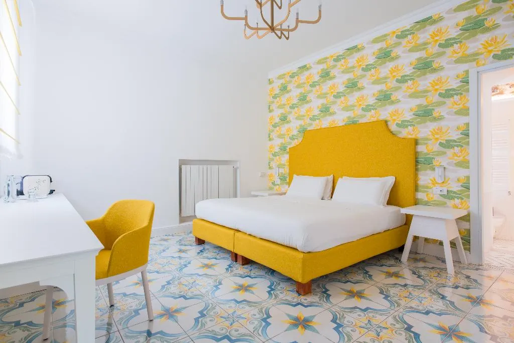 DOUBLE DELUXE WITH JACUZZI Room, Relais Correale Rooms&Garden, Naples