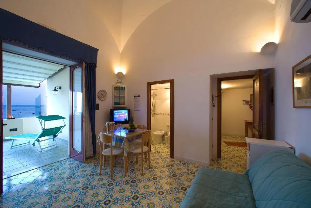APARTMENT SEA VIEW ONE BEDROOM Room, La Caravella Positano, Naples