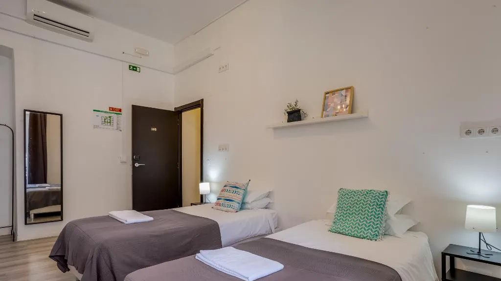TWIN WITH SHARED BATHROOM Room, Hostellicious, Algarve