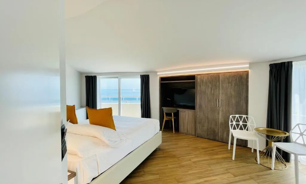 DOUBLE DELUXE SEA VIEW Room, Grand Hotel Faraglioni, Catania