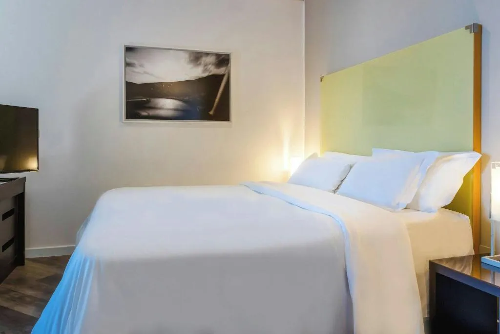 DOUBLE DELUXE WITH VIEWS Room, Four Points by Sheraton Catania Hotel & Conference, Catania