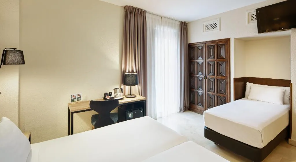 TRIPLE CLASSIC Room, Sercotel Alfonso VI, Madrid