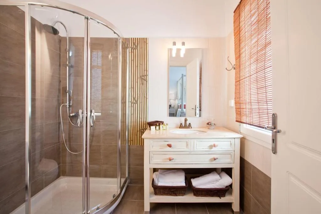 Room, Miland Suites, Santorini