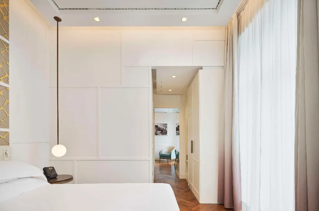 JUNIOR SUITE SEA VIEW WITH TERRACE Room, de Bonart Naples-Curio Collection by Hilton, Naples