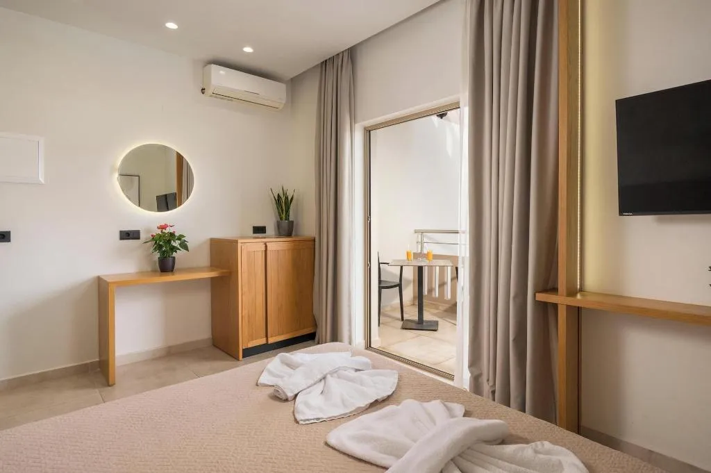Room, Petritos Rooms And Studios, Crete