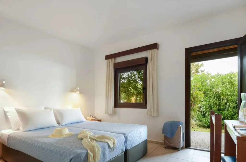 TRIPLE SUPERIOR Room, Olympios Zeus, Thessaloniki