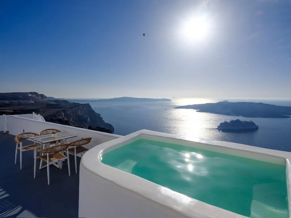 APARTMENT DELUXE WITH JACUZZI Room, Kamares Apartments, Santorini