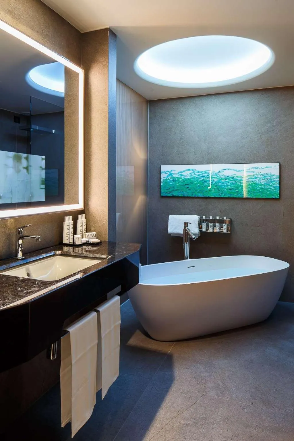 Room, Cavour, Milan