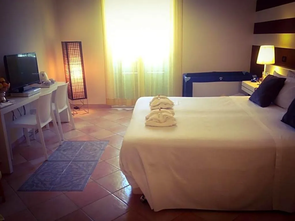 FAMILY ROOM CAPACITY 4 Room, Hotel Posta, Palermo