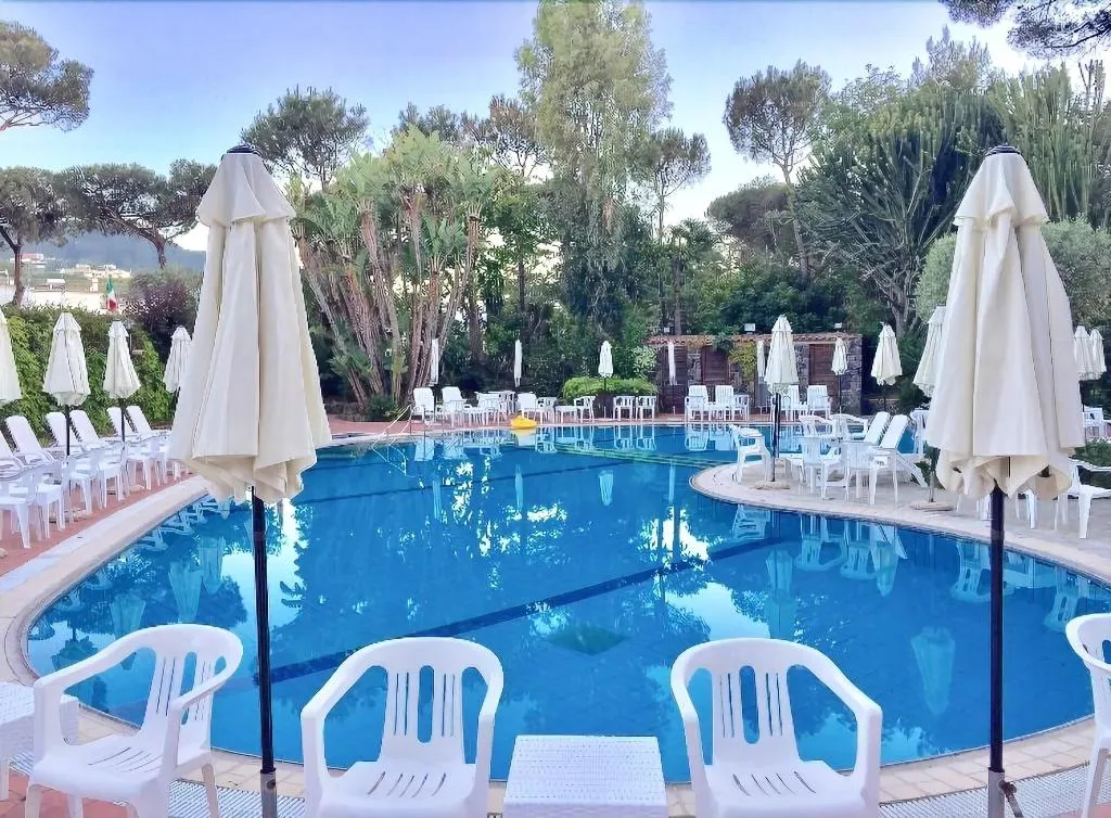 Sports and Entertainment, Pineta, Naples