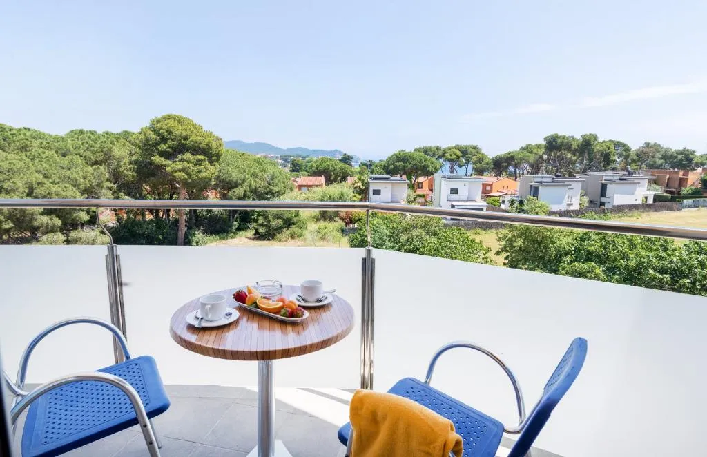 QUADRUPLE WITH BALCONY Room, Ancora, Costa Brava