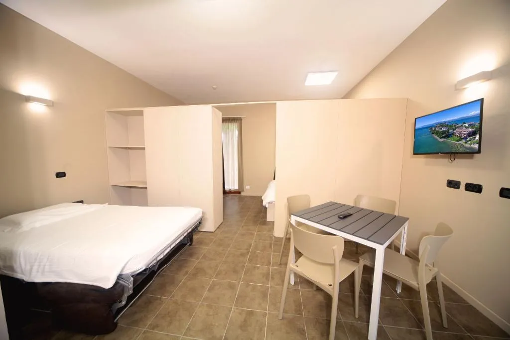 STUDIO WITH BALCONY Room, Smeraldo apartments, Milan