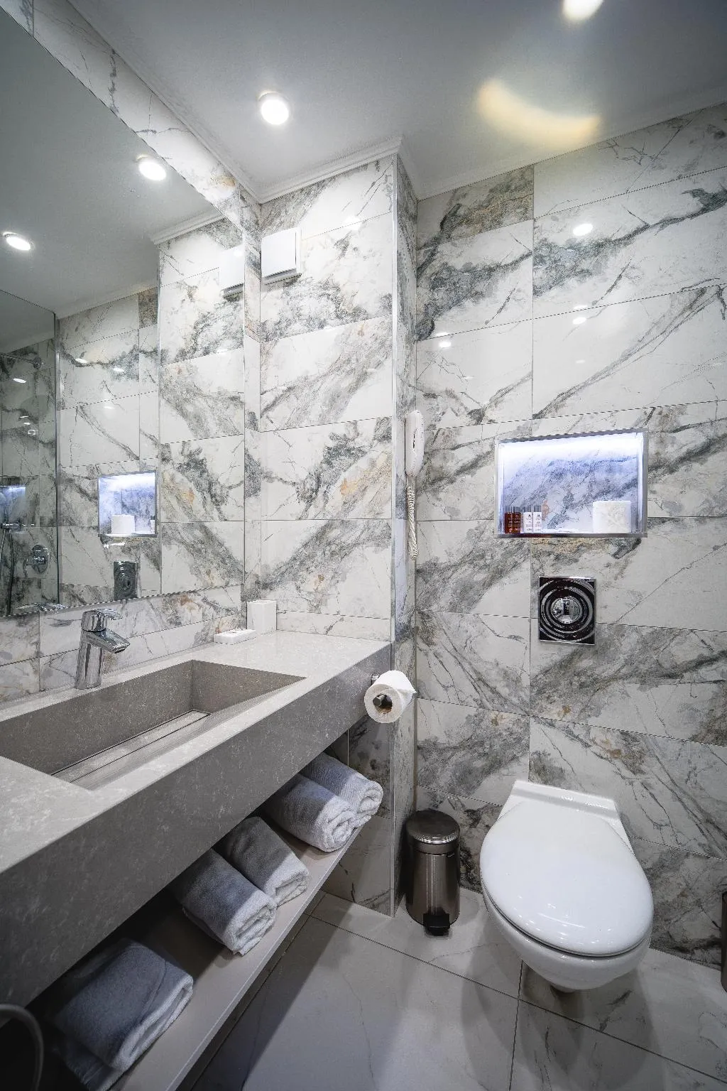 QUADRUPLE TWO QUEEN BEDS Room, Saint George hotel & Spa, Bourgas