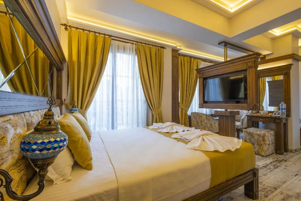 Room DELUXE ONE BED Room, Reis Royal Hotel, Dalaman