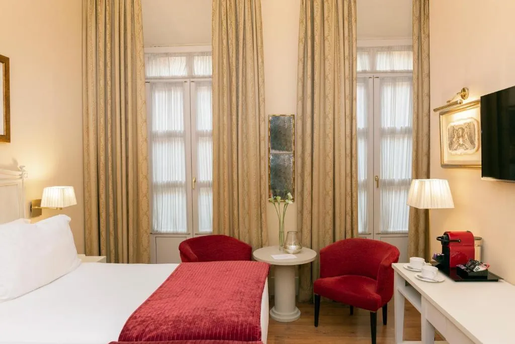 TRIPLE DELUXE Room, Casa Romana Hotel Boutique, Seville