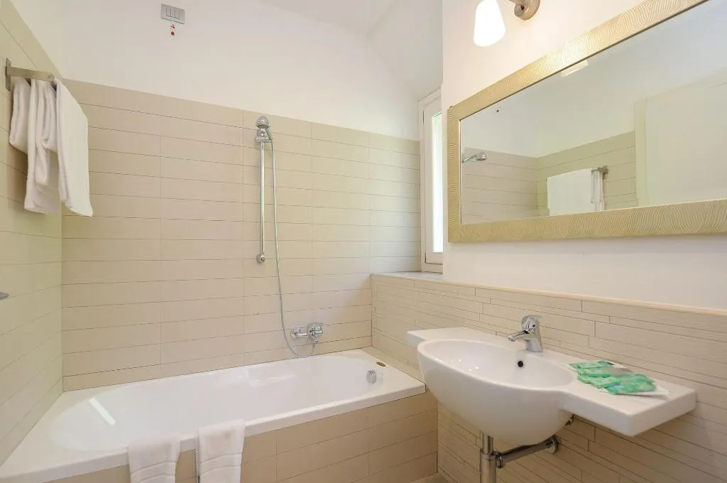 Room, Residence La Dolce Vita, Naples