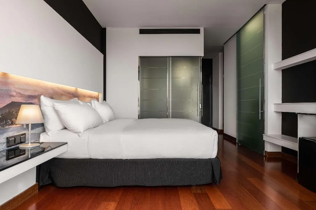 DOUBLE EXECUTIVE KING BED Room, Hilton Madrid Airport, Madrid